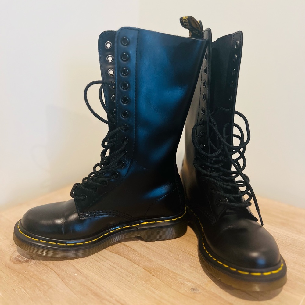 Dr. Martens boots 7US 4UK